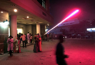 2017-10-19T190102Z_1454079769_RC1BB8501C30_RTRMADP_3_RELIGION-DIWALI-EMIRATES.JPG