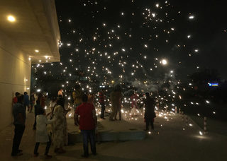 2017-10-19T194125Z_1318673253_RC1EC6A6E660_RTRMADP_3_RELIGION-DIWALI-EMIRATES.JPG