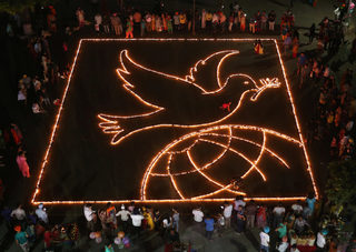 2017-10-18T141633Z_1696444674_RC1B8A0A44C0_RTRMADP_3_RELIGION-DIWALI.JPG
