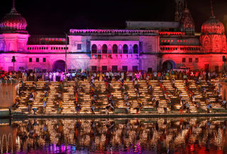2017-10-18T163714Z_756789791_RC1333CE15F0_RTRMADP_3_RELIGION-DIWALI.JPG
