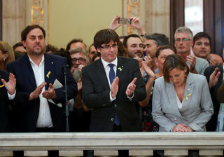 2017-10-27T142419Z_1735005816_RC1138DF3BA0_RTRMADP_3_SPAIN-POLITICS-CATALONIA.JPG