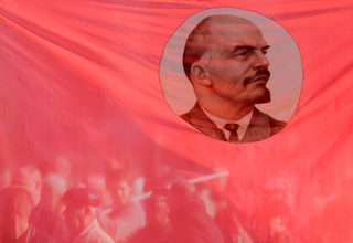 2017-10-24T115412Z_1178454389_RC1A8834AB30_RTRMADP_3_RUSSIA-REVOLUTION-ECONOMY.JPG