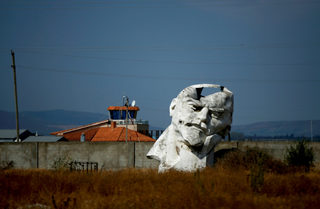 2017-11-02T120042Z_1679440931_RC175A7AE770_RTRMADP_3_RUSSIA-REVOLUTION-MONUMENTS.JPG