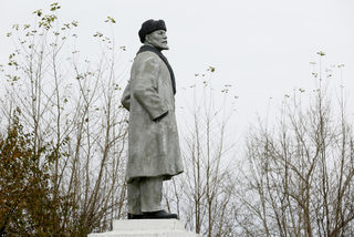 2017-11-02T120059Z_1055867645_RC14CC5385C0_RTRMADP_3_RUSSIA-REVOLUTION-MONUMENTS.JPG