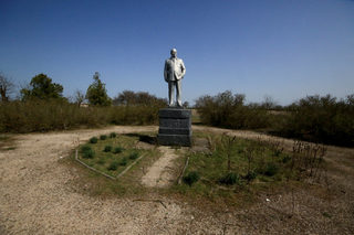 2017-11-02T120133Z_1247052385_RC11631C9FB0_RTRMADP_3_RUSSIA-REVOLUTION-MONUMENTS.JPG