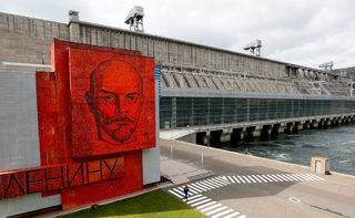 2017-11-02T120114Z_104988362_RC1F00782F20_RTRMADP_3_RUSSIA-REVOLUTION-MONUMENTS.JPG