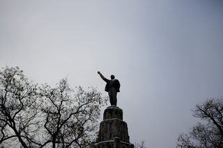 2017-11-02T120158Z_1820438420_RC1136C1ADE0_RTRMADP_3_RUSSIA-REVOLUTION-MONUMENTS.JPG