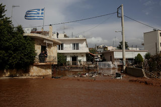 2017-11-15T115226Z_827581536_RC14F0C32550_RTRMADP_3_GREECE-FLOODS.JPG