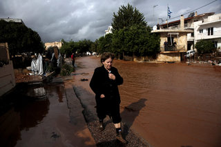 2017-11-15T115224Z_2080889120_RC17618A1F20_RTRMADP_3_GREECE-FLOODS.JPG