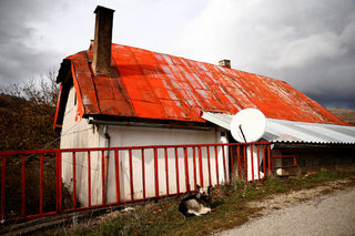 2017-11-17T100252Z_1417929598_RC178410E180_RTRMADP_3_WARCRIMES-MLADIC-VILLAGE.JPG