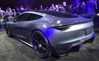 2017-11-17T070316Z_199357344_RC1F14014D00_RTRMADP_3_TESLA-TRUCK.JPG