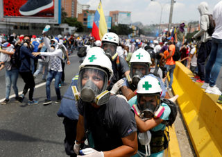 2017-11-30T120418Z_880092565_RC15B98BA500_RTRMADP_3_GLOBAL-POY-VENEZUELA.JPG