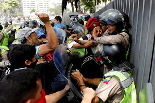 2017-11-30T120658Z_353244797_RC1C14ABE020_RTRMADP_3_GLOBAL-POY-VENEZUELA.JPG