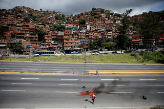 2017-11-30T121449Z_1796704374_RC15CA301750_RTRMADP_3_GLOBAL-POY-VENEZUELA.JPG