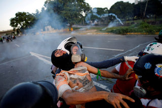 2017-11-30T121847Z_444392052_RC11A07E8C90_RTRMADP_3_GLOBAL-POY-VENEZUELA.JPG