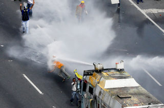 2017-11-30T124322Z_236499869_RC11DAE7C050_RTRMADP_3_GLOBAL-POY-VENEZUELA.JPG
