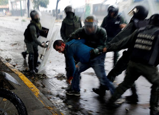 2017-11-30T122524Z_182129338_RC1D483E62E0_RTRMADP_3_GLOBAL-POY-VENEZUELA.JPG