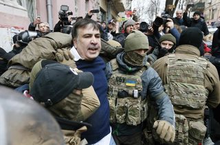 2017-12-05T090159Z_1063361708_UP1EDC50P3AIZ_RTRMADP_3_UKRAINE-SAAKASHVILI.JPG