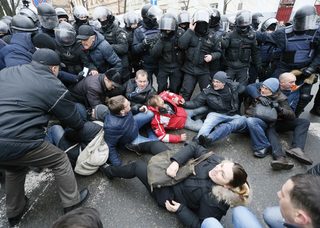 2017-12-05T085725Z_1061129648_UP1EDC50OVOIV_RTRMADP_3_UKRAINE-SAAKASHVILI.JPG
