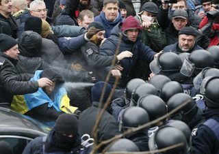 2017-12-05T101801Z_1768919128_UP1EDC50SM0JV_RTRMADP_3_UKRAINE-SAAKASHVILI.JPG