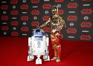 2017-12-10T011254Z_250307552_HP1EDCA03DH1B_RTRMADP_3_FILM-STARWARS-PREMIERE.JPG