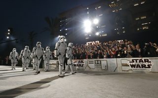 2017-12-10T012326Z_1961272078_HP1EDCA03V11X_RTRMADP_3_FILM-STARWARS-PREMIERE.JPG
