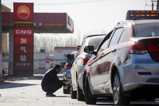 2017-12-13T023415Z_701028842_RC1FFEDB0590_RTRMADP_3_CHINA-POLLUTION-GAS.JPG