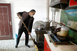 2017-12-11T060342Z_404344796_RC1D8B0E4860_RTRMADP_3_CHINA-POLLUTION-COAL.JPG