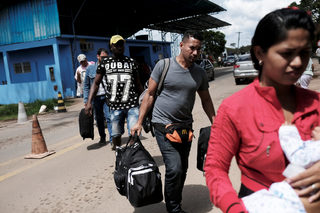 2017-12-11T141100Z_1863396693_RC15FD8F8540_RTRMADP_3_VENEZUELA-CRISIS-BRAZIL.JPG