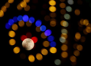 2018-01-01T210002Z_1907197820_RC1F7A708110_RTRMADP_3_SUPERMOON-SIGHTING-MALTA.JPG