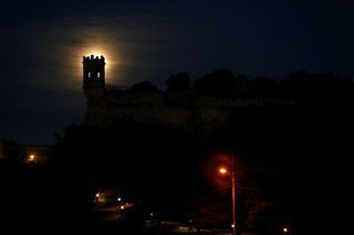 2018-01-01T194035Z_1298899735_RC13C298EB90_RTRMADP_3_SUPERMOON-SIGHTING-MALTA.JPG