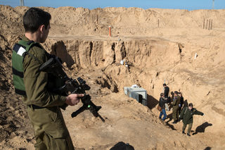 2018-01-18T152001Z_1147773723_RC198DB3F700_RTRMADP_3_ISRAEL-PALESTINIANS-TUNNEL.JPG