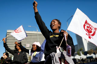 2018-01-21T002057Z_712677790_RC1C9DA4B8A0_RTRMADP_3_USA-TRUMP-WOMEN.JPG