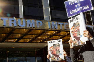 2018-01-20T231332Z_1021528073_RC1718157E00_RTRMADP_3_USA-TRUMP-WOMEN.JPG