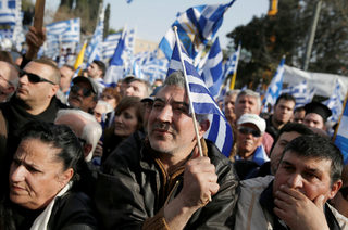 2018-02-04T140153Z_1463485048_RC1AFD946EA0_RTRMADP_3_GREECE-MACEDONIA-PROTESTS.JPG