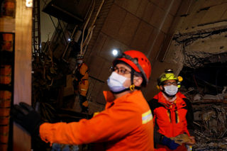 2018-02-06T212456Z_1704490496_RC1BA1CB1B10_RTRMADP_3_TAIWAN-QUAKE.JPG