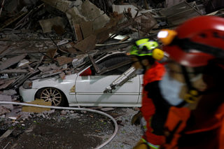 2018-02-06T214245Z_1807490147_RC192B165B00_RTRMADP_3_TAIWAN-QUAKE.JPG