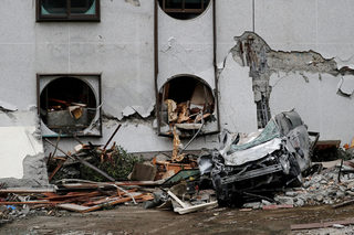 2018-02-07T062608Z_432391934_RC1118EF2580_RTRMADP_3_TAIWAN-QUAKE.JPG