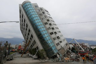 2018-02-07T063220Z_364114114_RC15CCB92930_RTRMADP_3_TAIWAN-QUAKE.JPG