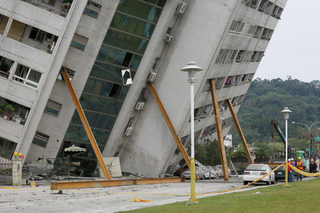2018-02-07T061836Z_714568724_RC1D35CF3060_RTRMADP_3_TAIWAN-QUAKE.JPG