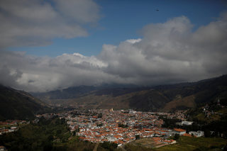 2018-02-09T110321Z_860775783_RC15B7DFABF0_RTRMADP_3_VENEZUELA-ECONOMY-TRUCKS.JPG