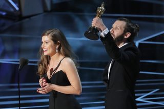 2018-03-05T031812Z_658395645_HP1EE35096BVT_RTRMADP_3_AWARDS-OSCARS-SHOW.JPG