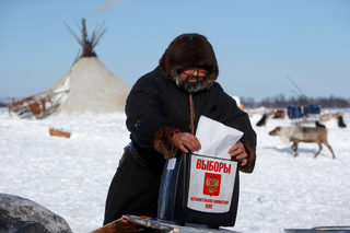 The Wider Image: Russian voting starts early for reindeer herders