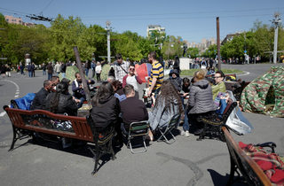 2018-04-16T141107Z_655475806_RC175515FE50_RTRMADP_3_ARMENIA-OPPOSITION.JPG