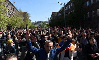 2018-04-16T141455Z_1070662992_RC14B140F3B0_RTRMADP_3_ARMENIA-OPPOSITION.JPG