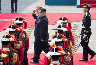 2018-04-27T040611Z_1681075000_RC1D9E8BBA50_RTRMADP_3_NORTHKOREA-SOUTHKOREA-SUMMIT.JPG