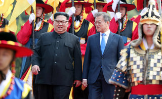 2018-04-27T020204Z_889619120_RC13E450E500_RTRMADP_3_NORTHKOREA-SOUTHKOREA-SUMMIT.JPG