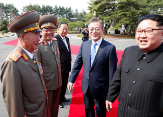 2018-04-27T075129Z_391282094_RC1861BDFEF0_RTRMADP_3_NORTHKOREA-SOUTHKOREA-SUMMIT.JPG