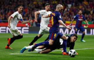 2018-04-21T204541Z_986850314_RC1BE5714DB0_RTRMADP_3_SOCCER-SPAIN-FCB-SEV.JPG
