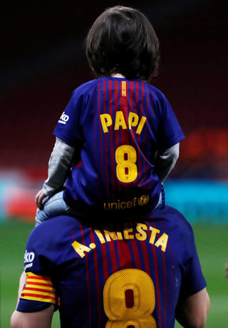 2018-04-21T215237Z_1635420644_RC1A59E46260_RTRMADP_3_SOCCER-SPAIN-FCB-SEV.JPG